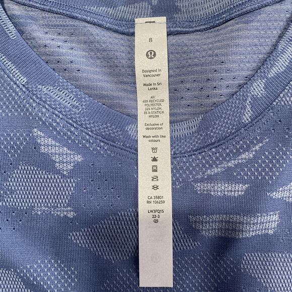 Lululemon woman’s Blue Train to Be Short Sleeve Tee Size 8 - Picture 3 of 5